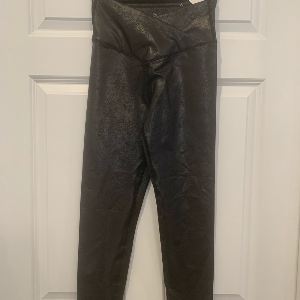High waisted crackle leggings
